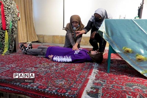 آموزش کمک‌های اولیه دبیرستان شاهد حجاب منطقه ۱۳