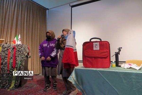 آموزش کمک‌های اولیه دبیرستان شاهد حجاب منطقه ۱۳