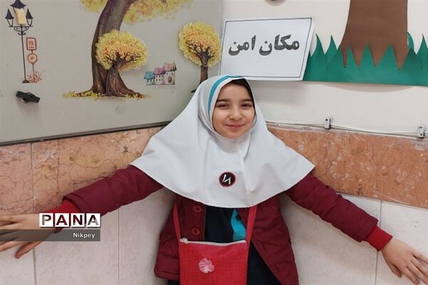 بیست و چهارمین مانور سراسری زلزله  در دبستان فیروزه منطقه ۱۳