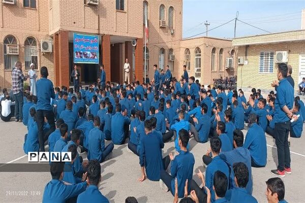 بیست و چهارمین مانور سراسری زلزله و ایمنی مدارس در دبیرستان شهید فرهادی امیدیه