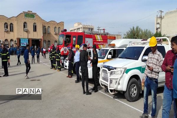 بیست و چهارمین مانور سراسری زلزله و ایمنی مدارس در دبیرستان شهید فرهادی امیدیه