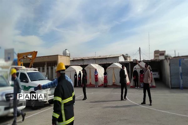 بیست و چهارمین مانور سراسری زلزله و ایمنی مدارس در دبیرستان شهید فرهادی امیدیه