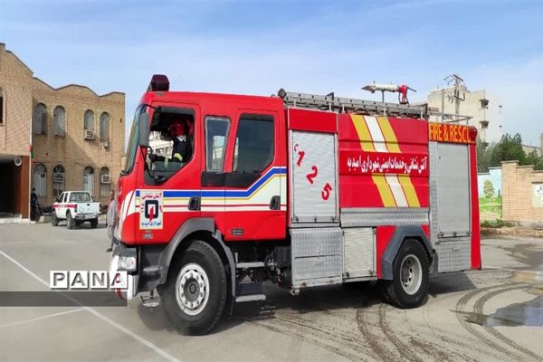 بیست و چهارمین مانور سراسری زلزله و ایمنی مدارس در دبیرستان شهید فرهادی امیدیه