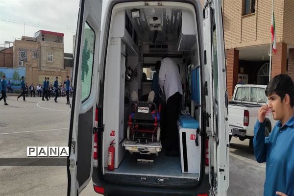 بیست و چهارمین مانور سراسری زلزله و ایمنی مدارس در دبیرستان شهید فرهادی امیدیه