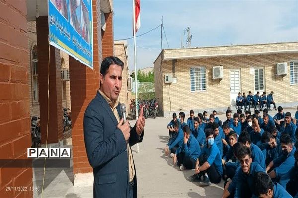 بیست و چهارمین مانور سراسری زلزله و ایمنی مدارس در دبیرستان شهید فرهادی امیدیه