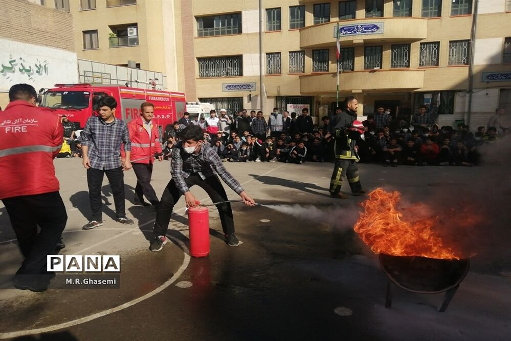 بیست و چهارمین مانور سراسری زلزله و ایمنی مدارس در ناحیه چهار آموزش و پرورش قم