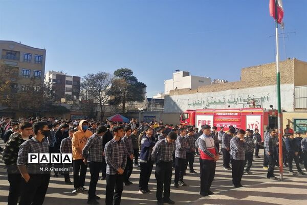 بیست و چهارمین مانور سراسری زلزله و ایمنی مدارس در ناحیه چهار آموزش و پرورش قم
