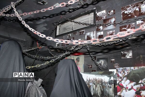 بازدید دانش‌آموزان دبیرستان شرافت قم از موزه جمکران