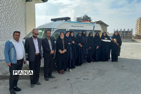 تبریک روز پرستار به پرستاران درمانگاه حضرت محمد(ص)توسط دانش‌‌آموزان دبیرستان طالقانی رودهن