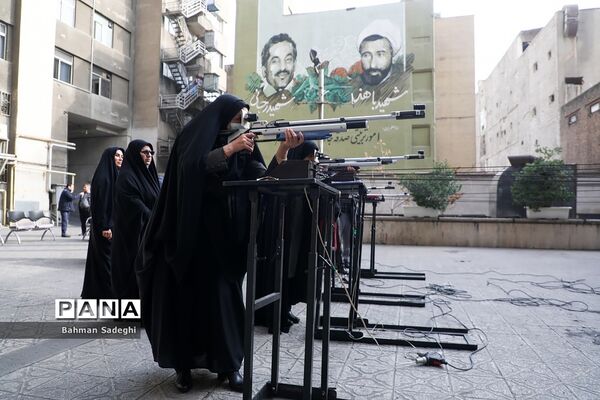 برگزاری مسابقات تیراندازی با تپانچه کارکنان وزارت آموزش و پرورش در هفته بسیج