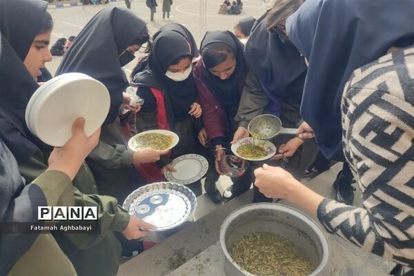 برگزاری جشن در دبیرستان مرضیه به‌مناسبت ولادت حضرت زینب