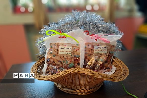 مراسم باشکوه ولادت حضرت زینب( س)  و روز پرستار در دبیرستان دخترانه سیزده آبان ناحیه یک کرج