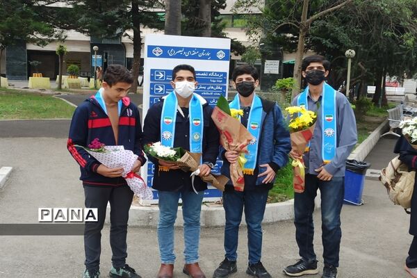 دیدار اعضای مجلس دانش‌آموزی قائمشهر با پرستاران