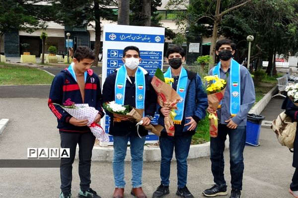 دیدار اعضای مجلس دانش‌آموزی قائمشهر با پرستاران