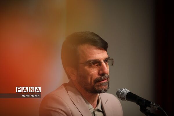 نشست تخصصی روسای ادارات، کارشناس مسئولان و کارشناسان ارزیابی عملکرد قطب یک کشوری