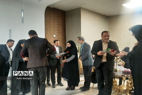 مراسم تجلیل از همکاران اداری آموزش و پرورش منطقه 2