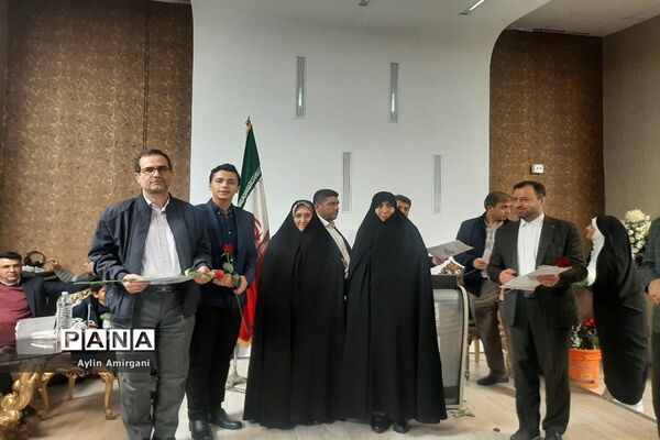 مراسم تجلیل از همکاران اداری آموزش و پرورش منطقه 2