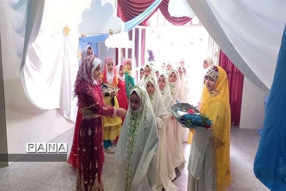 آغاز عبادت و بندگی دانش‌آموزان دختر سوم ابتدایی شهرستان فریدن با برگزاری جشن تکلیف