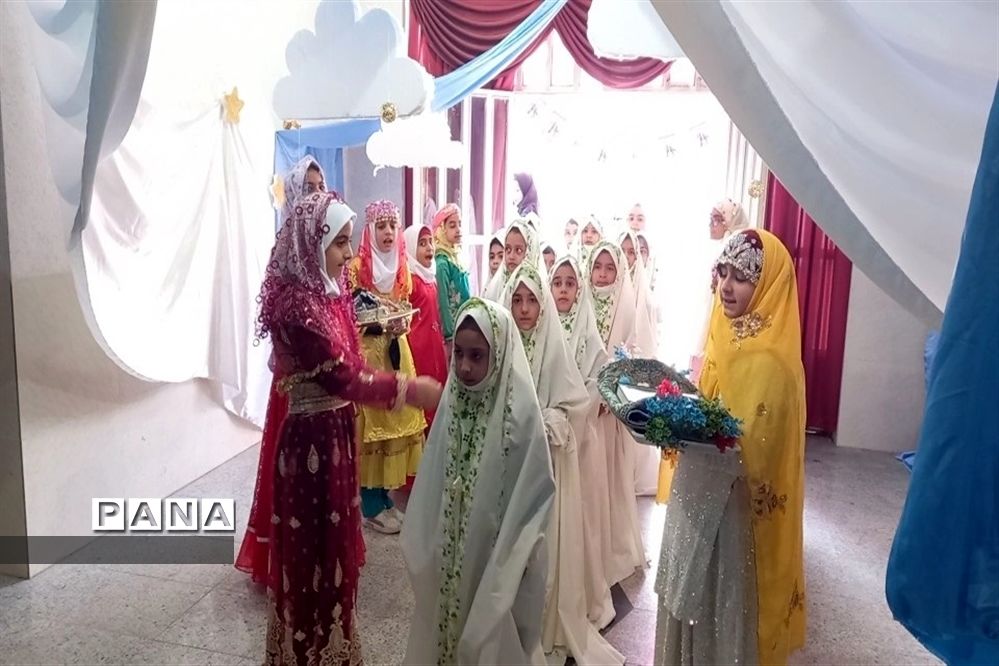 آغاز عبادت و بندگی دانش‌آموزان دختر سوم ابتدایی شهرستان فریدن با برگزاری جشن تکلیف