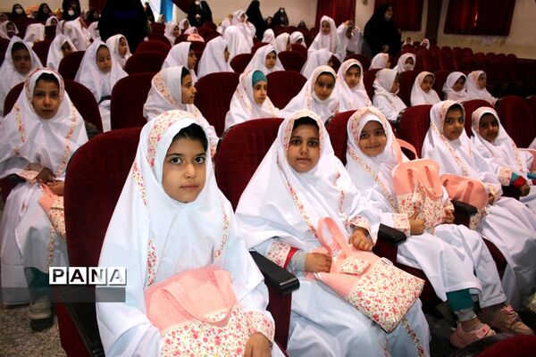 آغاز عبادت و بندگی دانش‌آموزان دختر سوم ابتدایی شهرستان فریدن با برگزاری جشن تکلیف