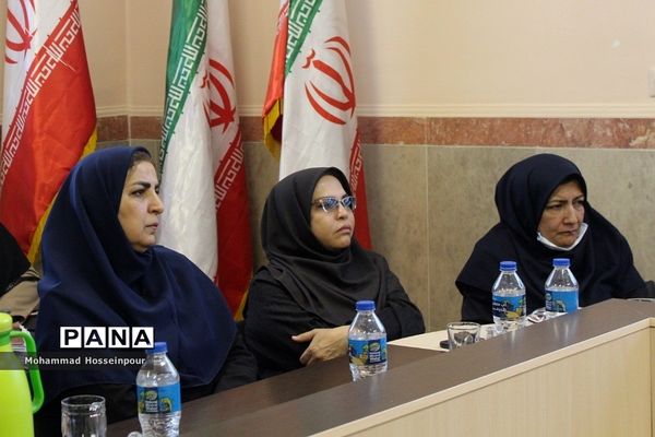 نشست هم‌اندیشی مدیران مدارس در بهارستان‌دو