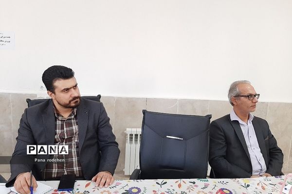 جلسه شورای اداری در آموزش و پرورش رودهن