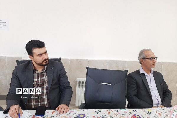 جلسه شورای اداری در آموزش و پرورش رودهن