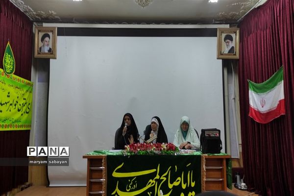 دورهمی خواهران شهدا و دانش‌آموزان به مناسبت میلاد حضرت زینب (س)