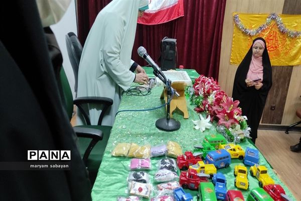 دورهمی خواهران شهدا و دانش‌آموزان به مناسبت میلاد حضرت زینب (س)