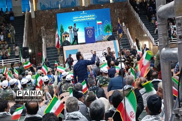 اجتماع 10هزار نفری طلایه‌داران و جهادگران اقتصاد مقاومتی استان فارس