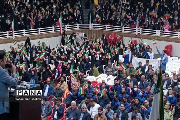 اجتماع 10هزار نفری طلایه‌داران و جهادگران اقتصاد مقاومتی استان فارس