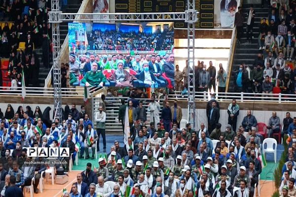 اجتماع 10هزار نفری طلایه‌داران و جهادگران اقتصاد مقاومتی استان فارس