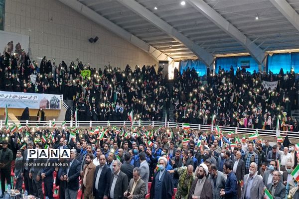 اجتماع 10هزار نفری طلایه‌داران و جهادگران اقتصاد مقاومتی استان فارس