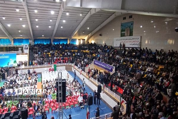 اجتماع 10هزار نفری طلایه‌داران و جهادگران اقتصاد مقاومتی استان فارس