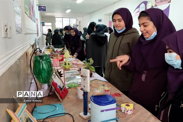 نمایشگاه هنرهای دستی با استفاده از مواد بازیافتی