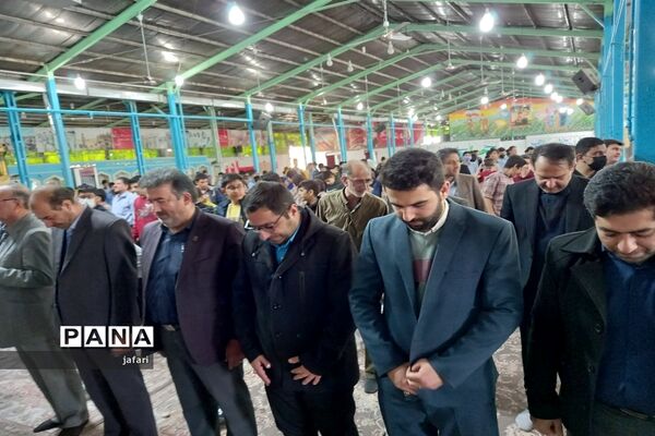 نماز وحدت  توسط دانش‌آموزان آموزش و پرورش ناحیه ۳  اصفهان