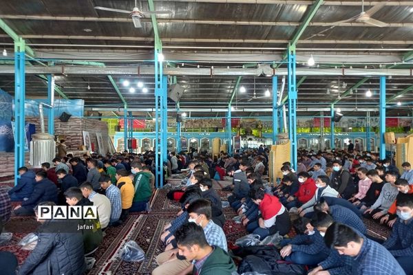 نماز وحدت  توسط دانش‌آموزان آموزش و پرورش ناحیه ۳  اصفهان