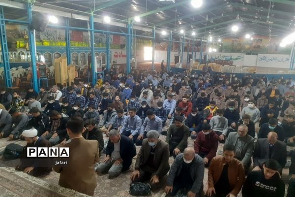 نماز وحدت  توسط دانش‌آموزان آموزش و پرورش ناحیه ۳  اصفهان