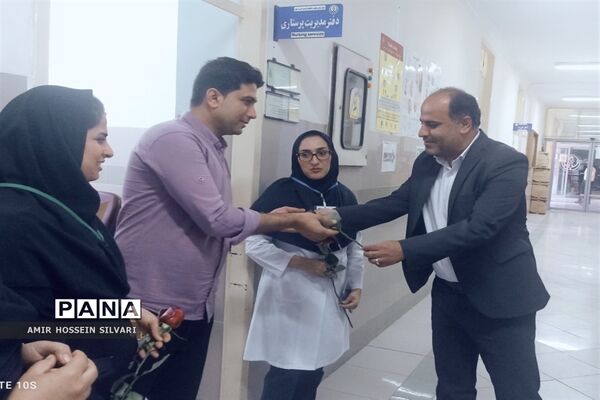حضور فرهنگیان جهرم در مراکز درمانی و تقدیر از تلاش پرستاران