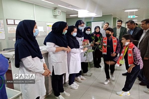 حضور فرهنگیان جهرم در مراکز درمانی و تقدیر از تلاش پرستاران