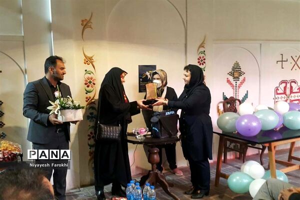 افتتاح نمایشگاه هنری معلولان در آباده