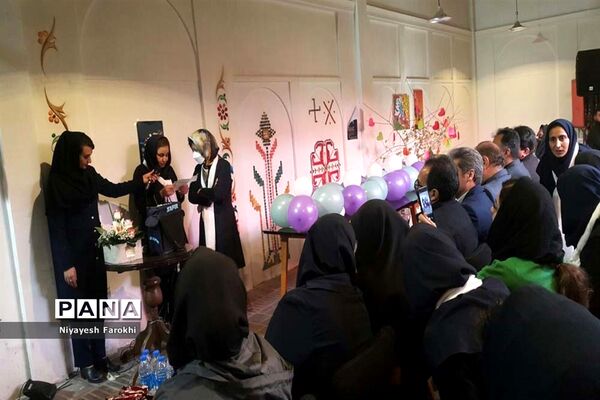 افتتاح نمایشگاه هنری معلولان در آباده