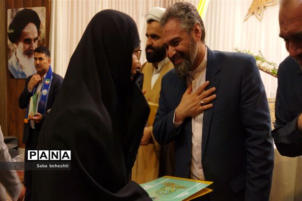مراسم تجلیل از برگزیدگان قرآنی(دختران) ناحیه 7 مشهد مقدس در دبستان مشکات