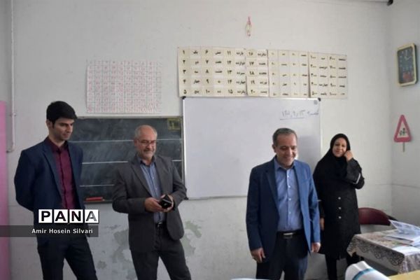 دیدار مدیر آموزش و پرورش جهرم با معلمان و دانش‌آموزان مدارس با نیازهای ویژه