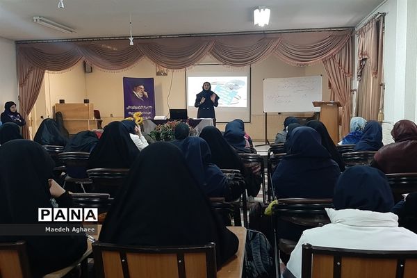 کارگاه آموزشی خبرنگاری  ویژه دانش‌آموزان دختر ناحیه 6 مشهد