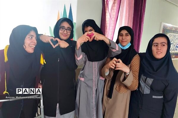 مراسم تکریم و تجلیل از دانش‌آموزان آموزشگاه استثنایی زنده یاد منصوری شهرستان قرچک
