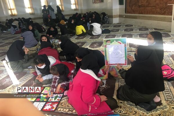 استقبال پرشور دانش‌آموزان از برگزاری نقاشی همگانی در دبیرستان مرضیه