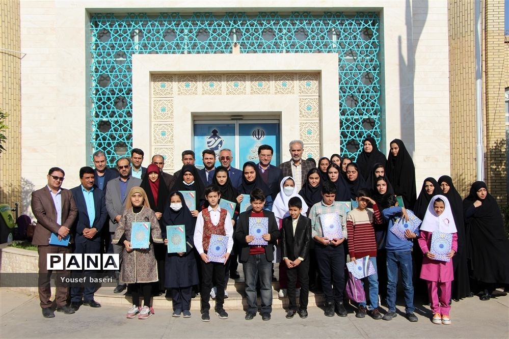 تقدیر از دانش‌آموزان پژوهشگر برتر یزدی
