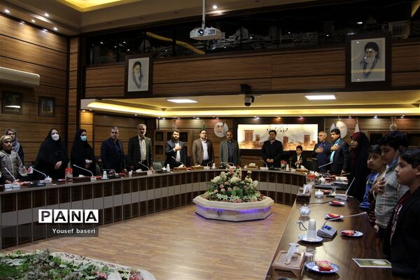 تقدیر از دانش‌آموزان پژوهشگر برتر یزدی