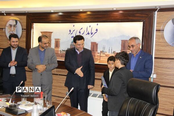 تقدیر از دانش‌آموزان پژوهشگر برتر یزدی